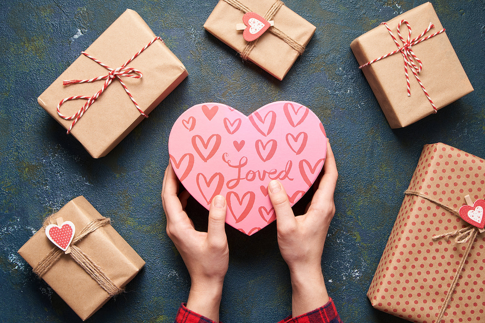 custom cardboard boxes - hands holding a gift